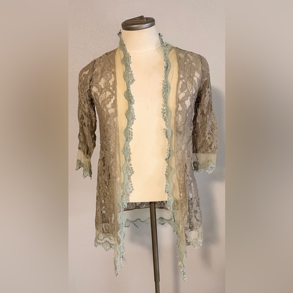 Urban Mango Tops - Urban Mango Bohemian Lace Women's Tunic in Beige and Cream Large